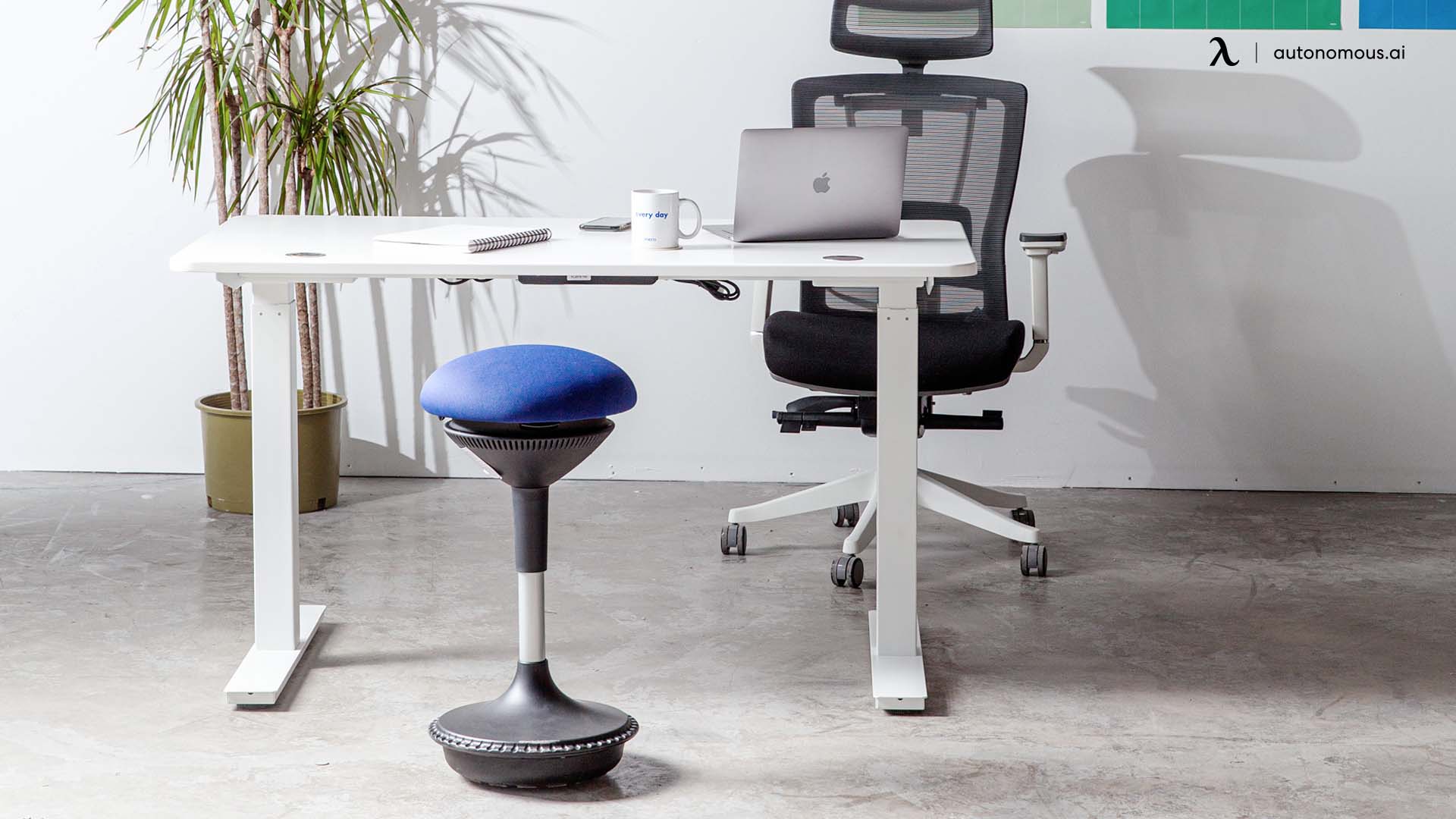 SmartDesk, Ergonomic Chair and Ergostool