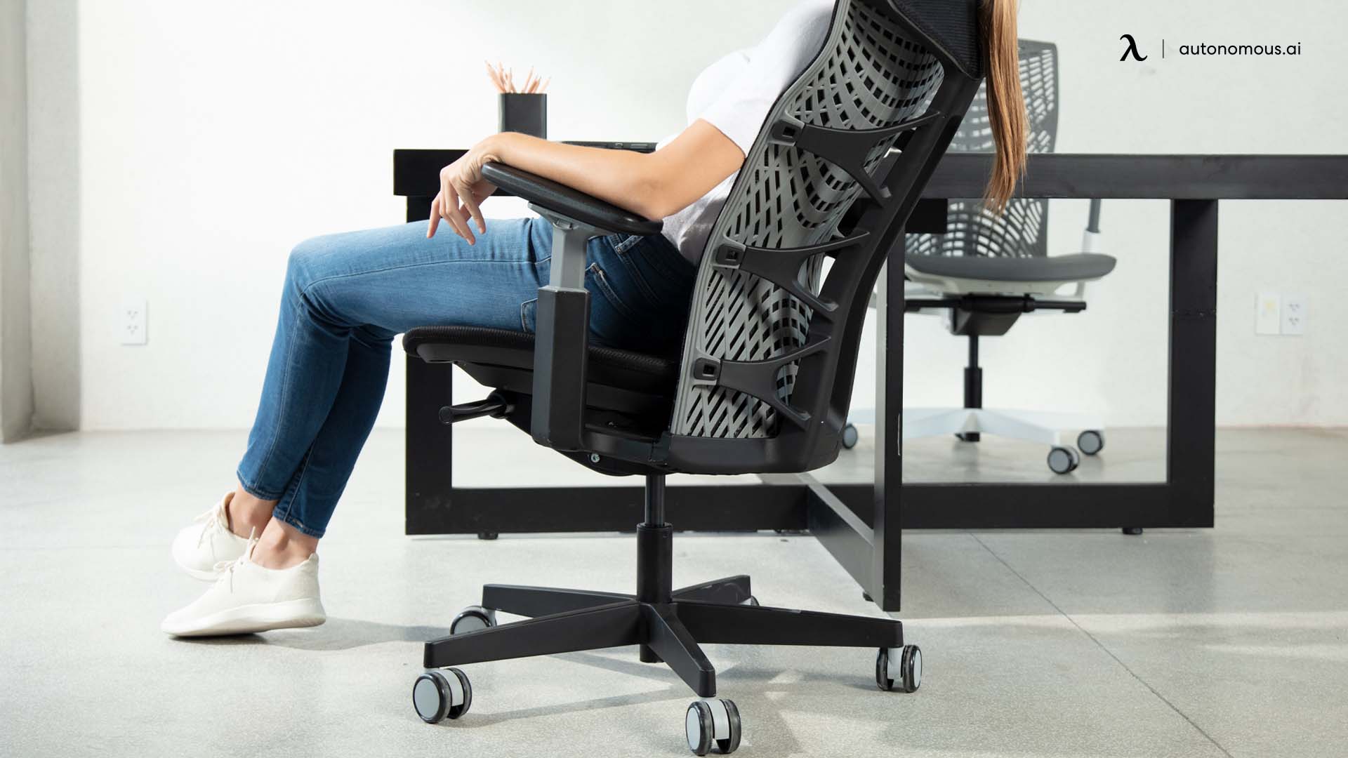 Ergonomic chair with armrest