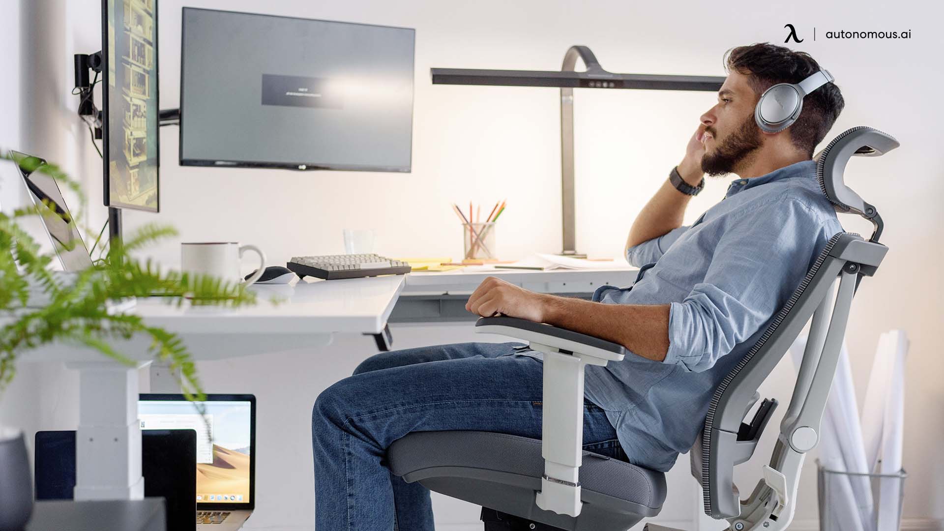 Work comfortable all day with ergonomic chair headrest